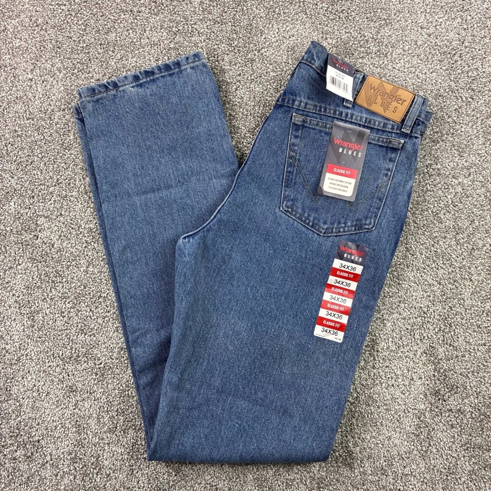 NWT Wrangler Jeans Men's 34x36 Blue Light Wash Denim Relaxed Fit New With Tags